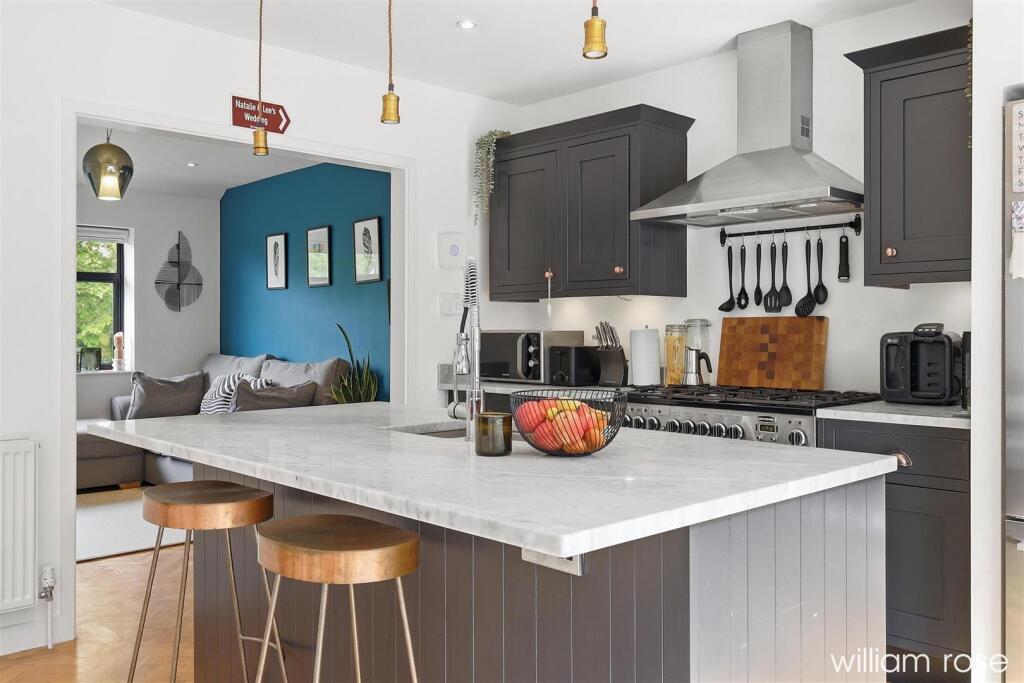 Main image of property: Sewardstone Gardens, Chingford