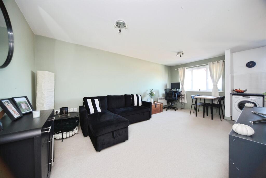 Kiln Way, Dunstable photo 2