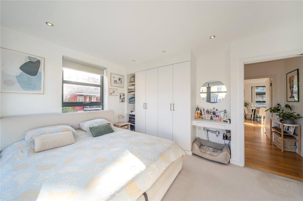 Apartment in London - More