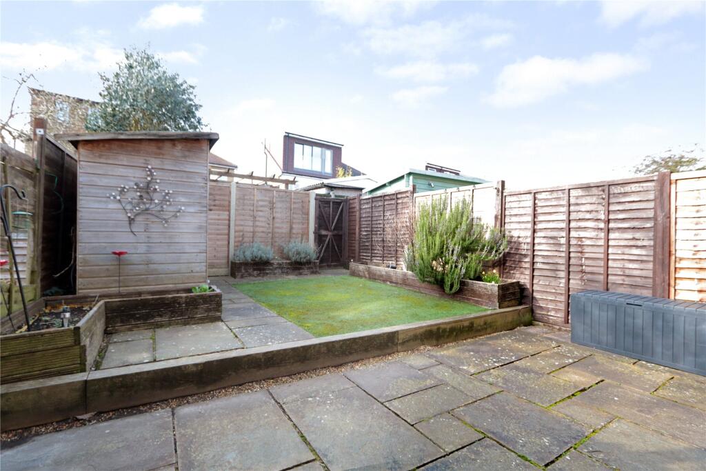 Minstrel Gardens, Surbiton, KT5 photo 4