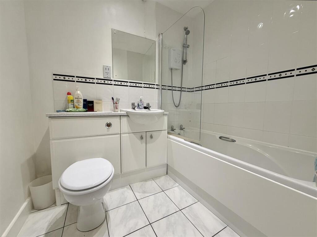Apartment in Shrewsbury - More