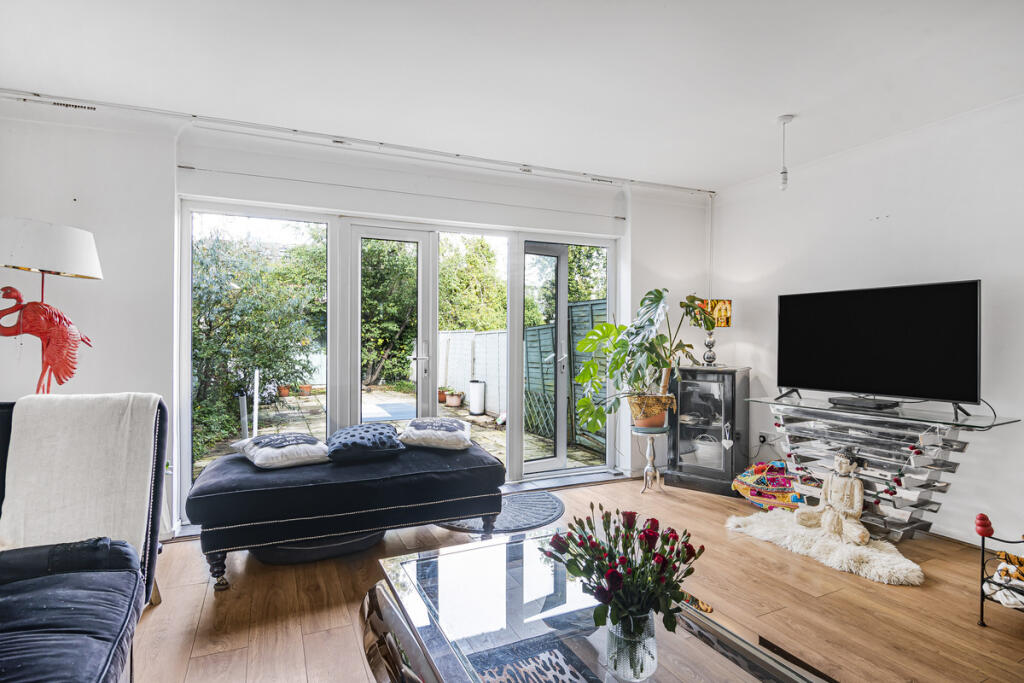 Andrews Close, Buckhurst Hill, IG9 photo 2