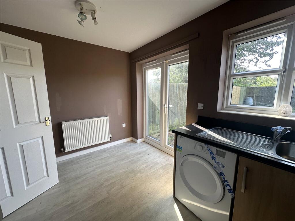 9, Spring Close, Kirkby-in-Ashfield, Nottingham, Nottinghamshire, NG17 photo 4