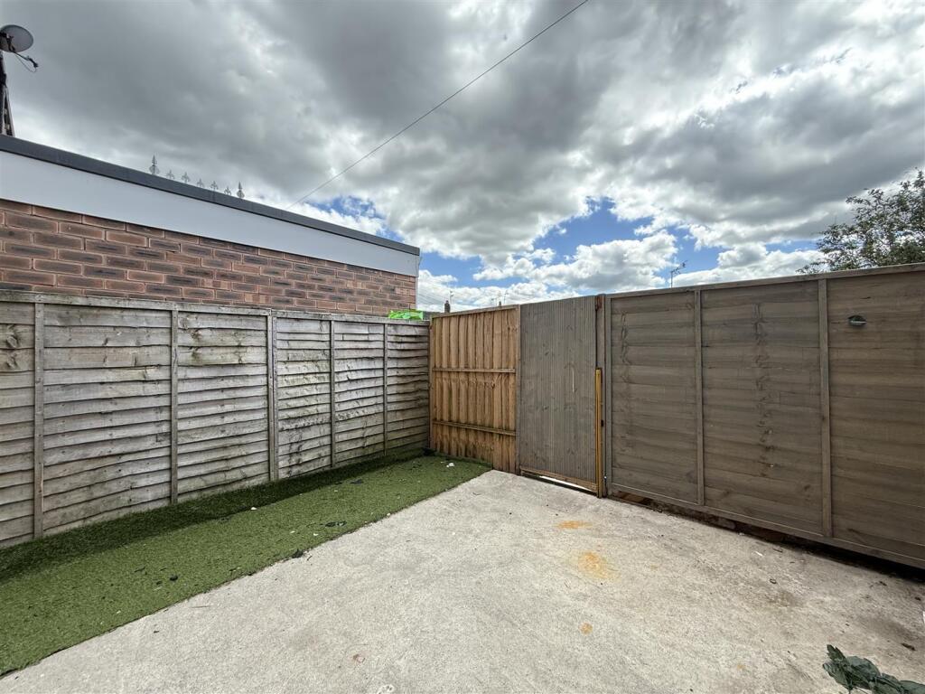 House in Tameside, Greater Manchester - View 4