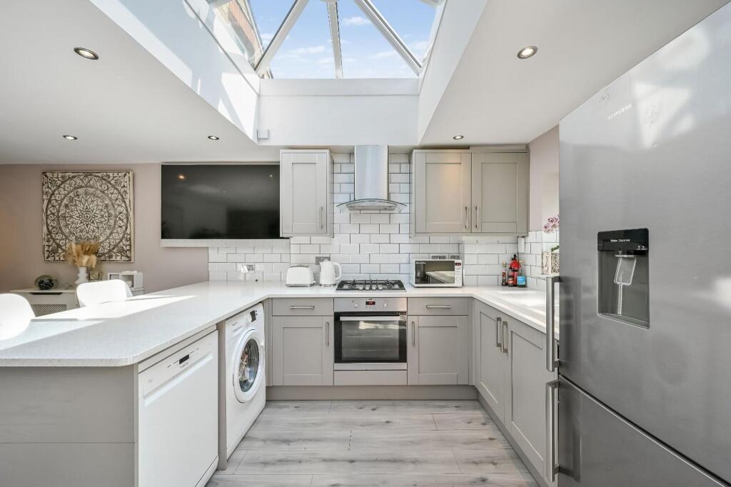House in Kingston upon Thames - More