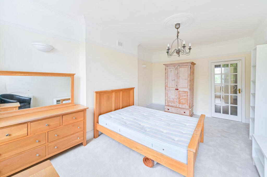 Apartment in London - More