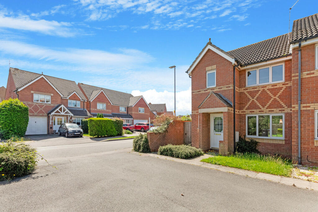 3-bed semi-detached on Thatch Meadow Drive, Market Harborough, LE16, £265,000