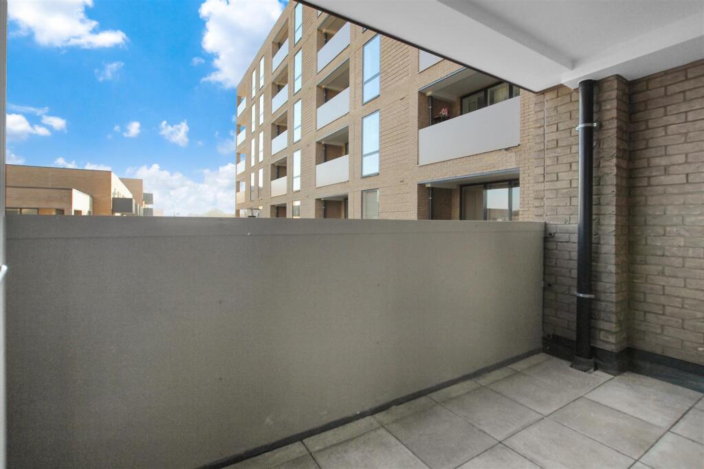 Apartment in Watford - View 4