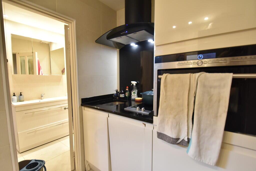 Apartment in Hove, Aldrington - View 4