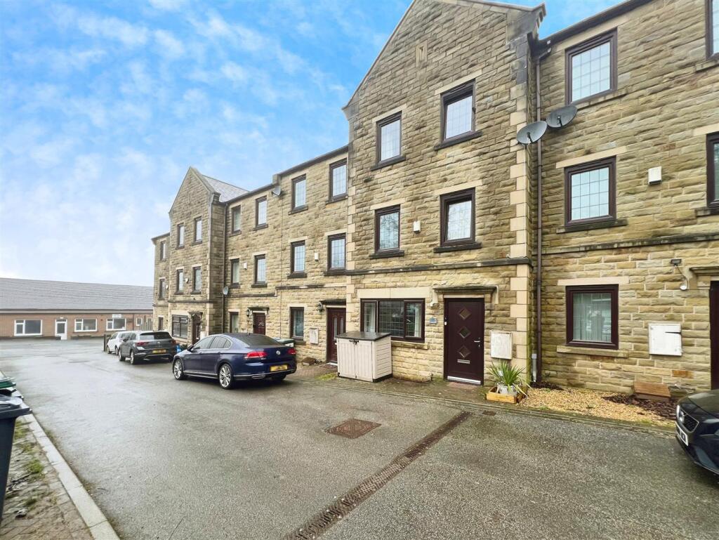 Main image of property: Vicarage Mews, Bradford, BD2 4LG