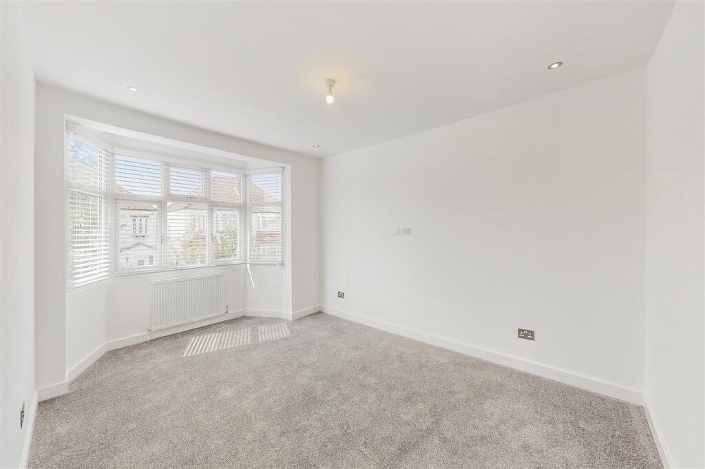 House in Harrow - View 4