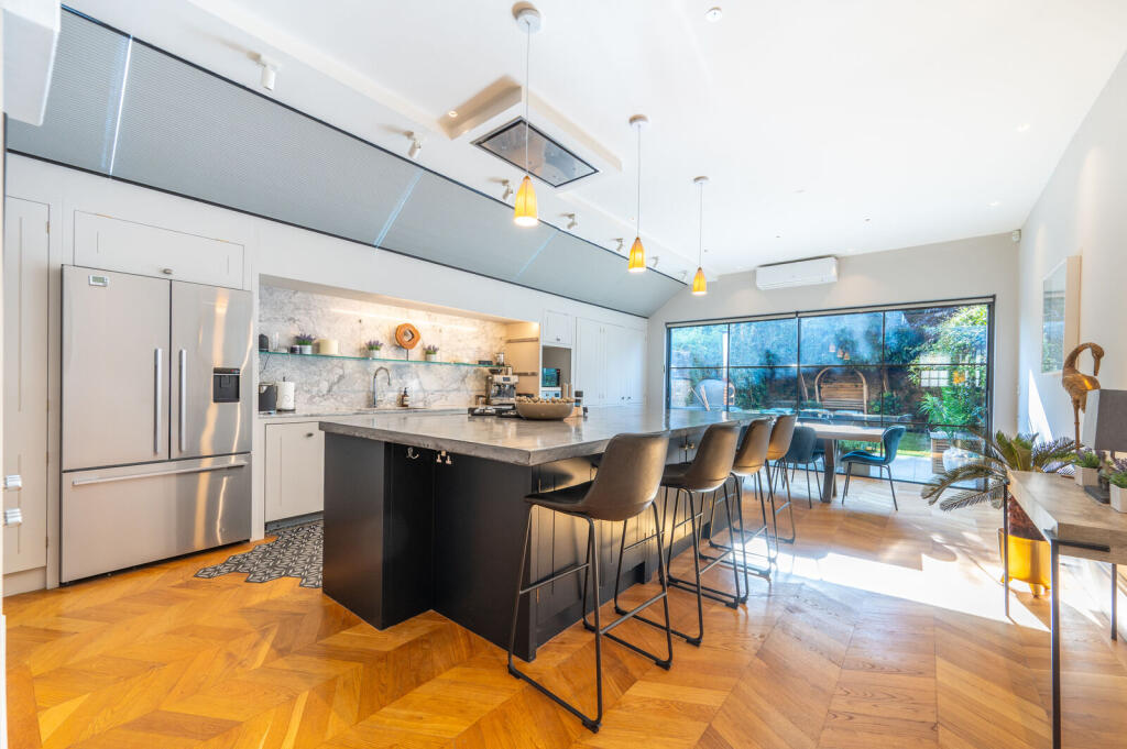 House in London - View 2