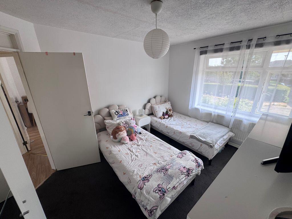 Apartment in Southall - More