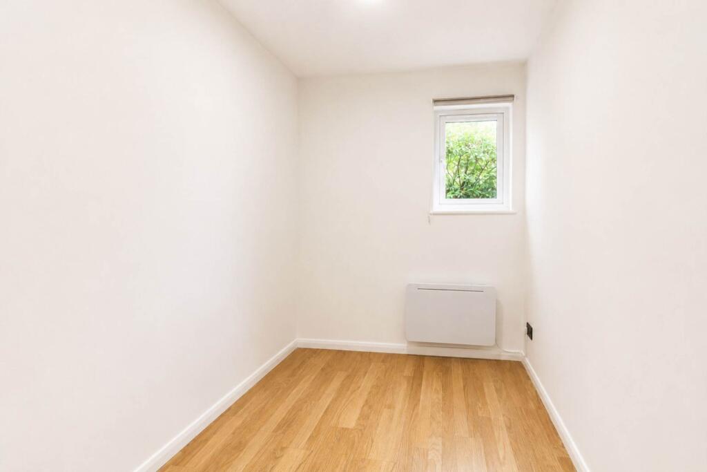 Apartment in Aylesbury, Buckinghamshire - More