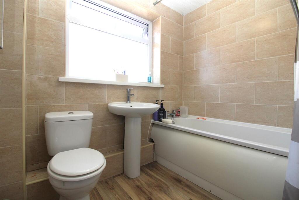 Apartment in North Tyneside, North East - View 3