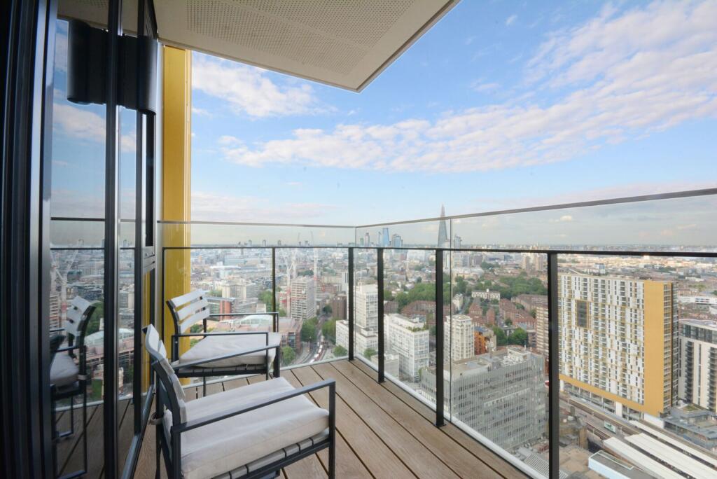 Apartment in London - More