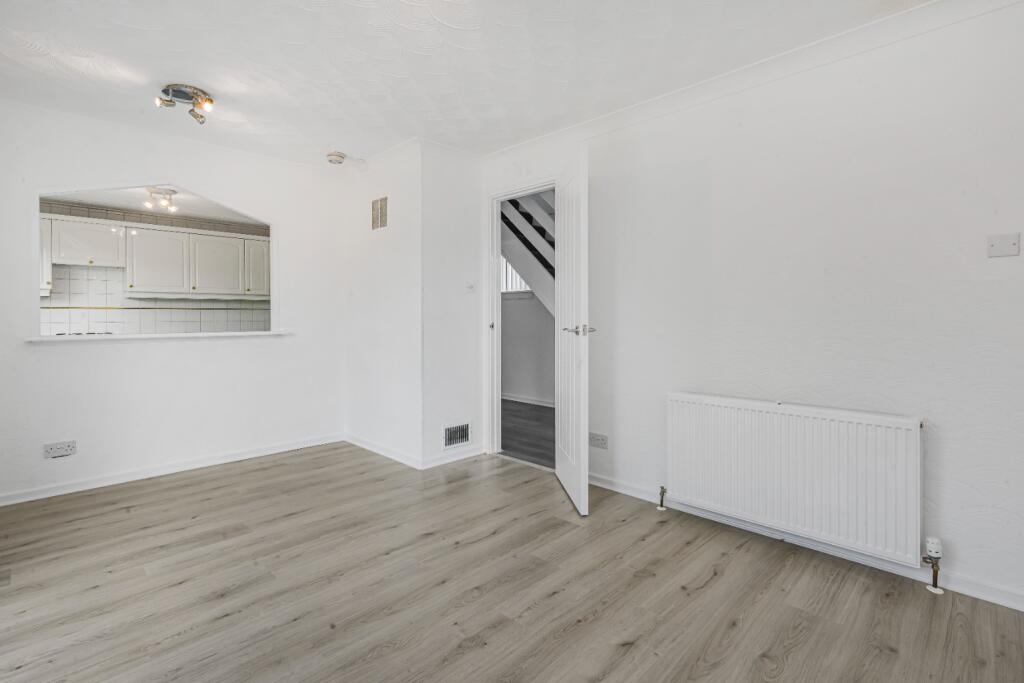 ** CLOSING DATE SET FRIDAY THE 5TH OF JUNE AT 12PM ** Elie Avenue, Deans, Livingston photo 4
