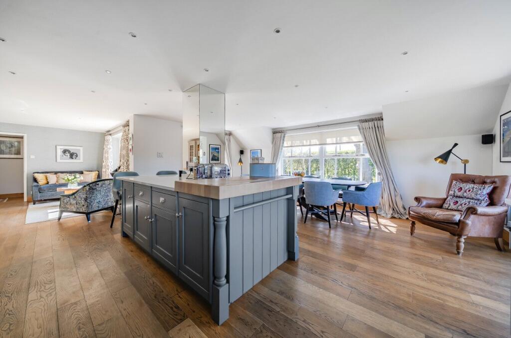 House in Woburn, Central Bedfordshire - View 5