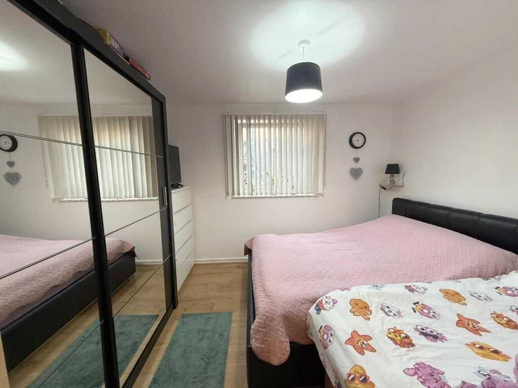Apartment in London, Bedfont - More