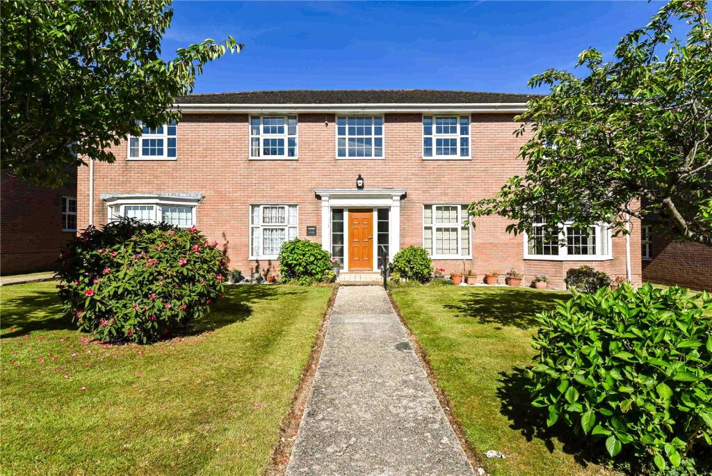 2-bed flat on Herbert Road, New Milton, Hampshire, BH25, £189,950