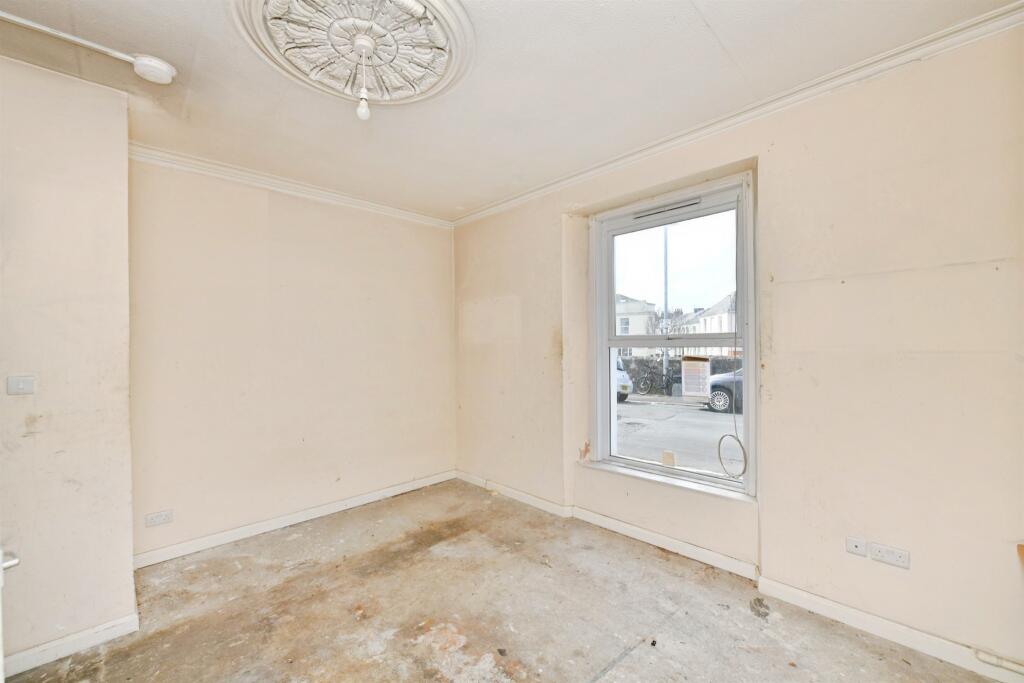 Apartment in Plymouth, Pennycomequick - View 2