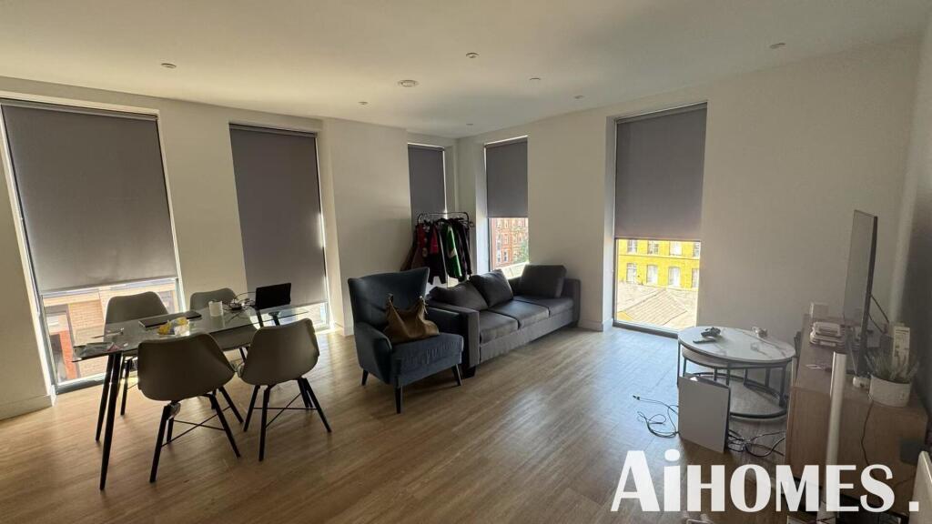 Apartment in Manchester, City Centre - View 4