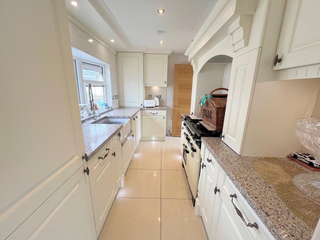 Fleur-de-lys Park, Pilley Hill, Pilley, Lymington, Hampshire. SO41 5QJ - View 2