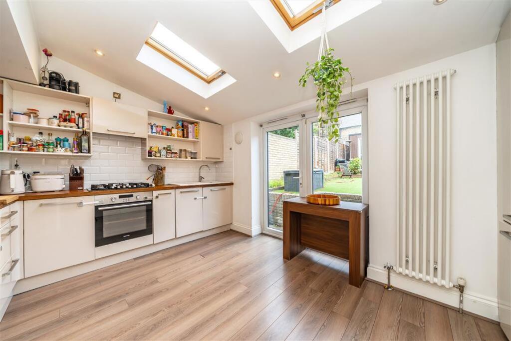 House in London - View 4