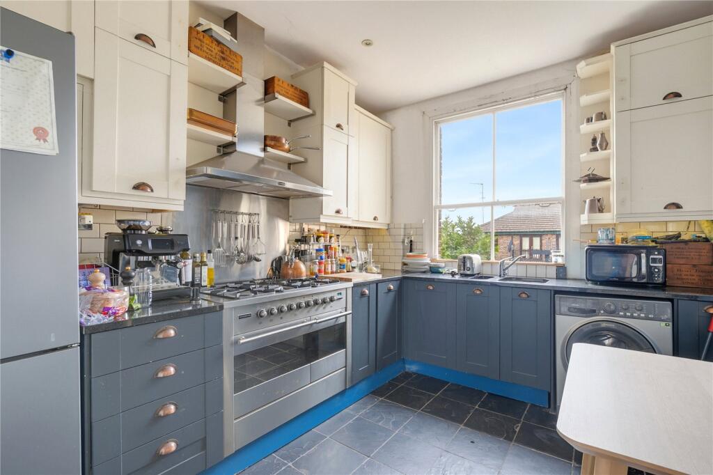 Apartment in London - More