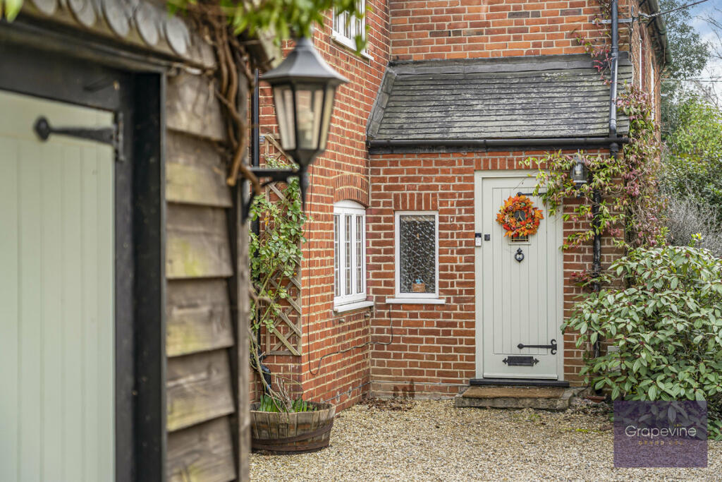 Church Lane, Ruscombe, RG10 photo 3