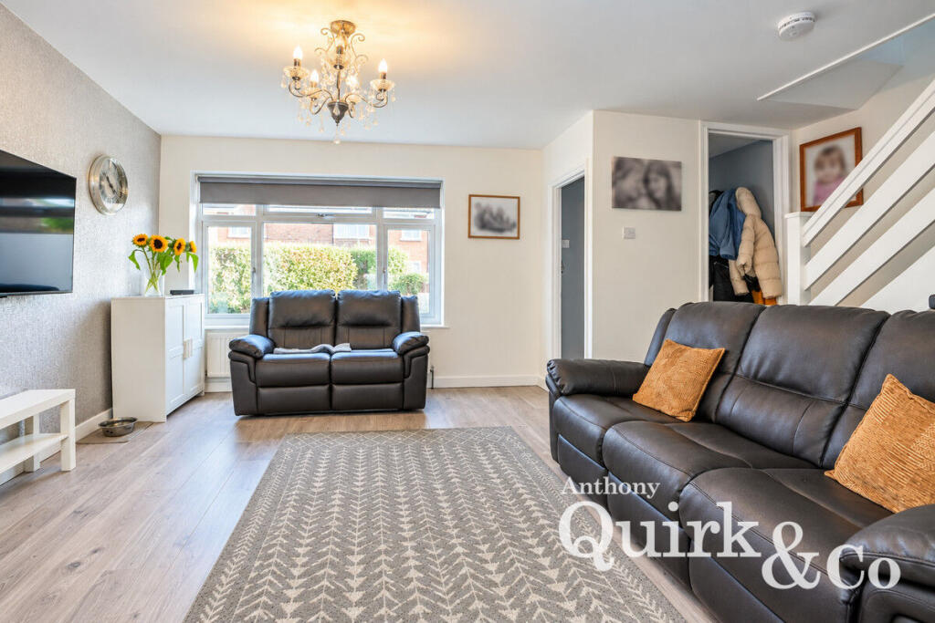 House in Southend-on-Sea - More