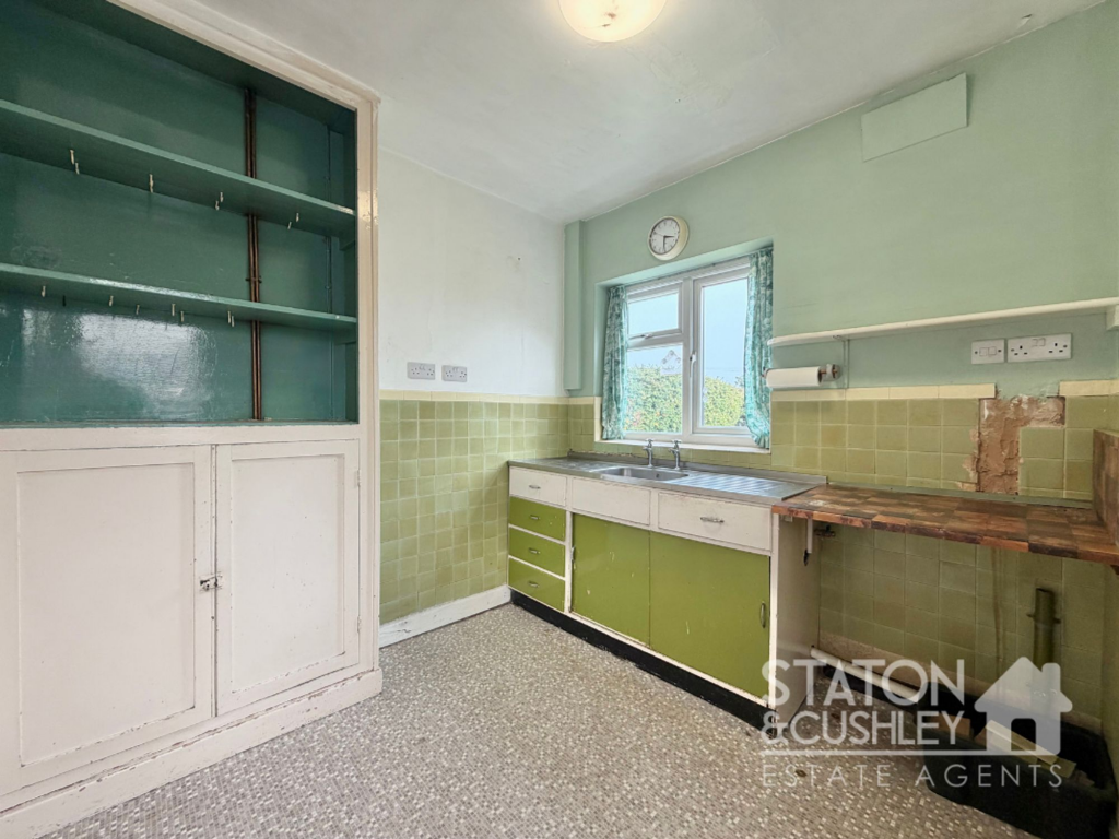 House in Mansfield, Nottinghamshire - More