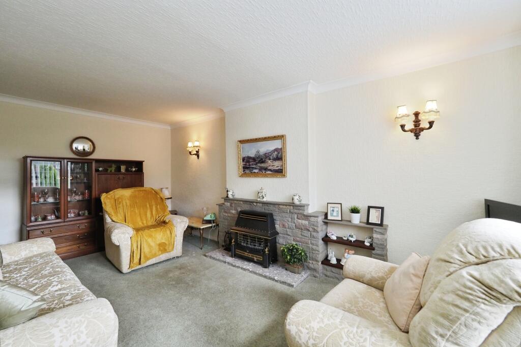 Harcourt Crescent, Nottingham, NG16 photo 2