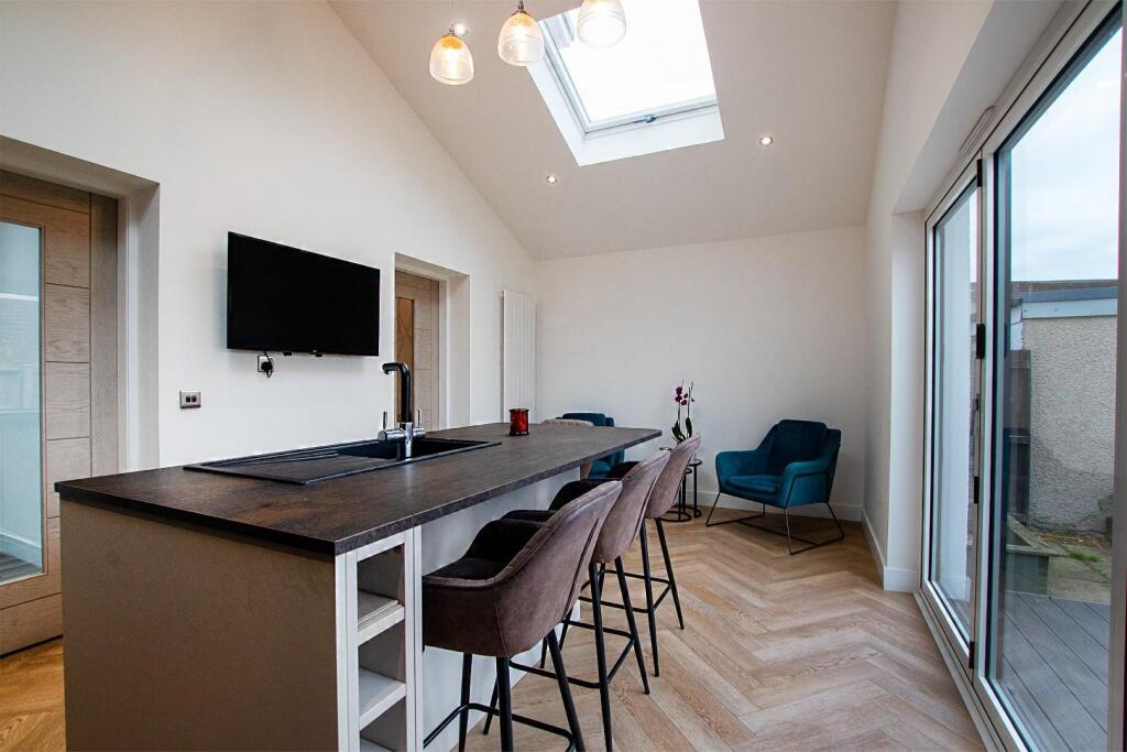 House in Clackmannan, Helensfield - More