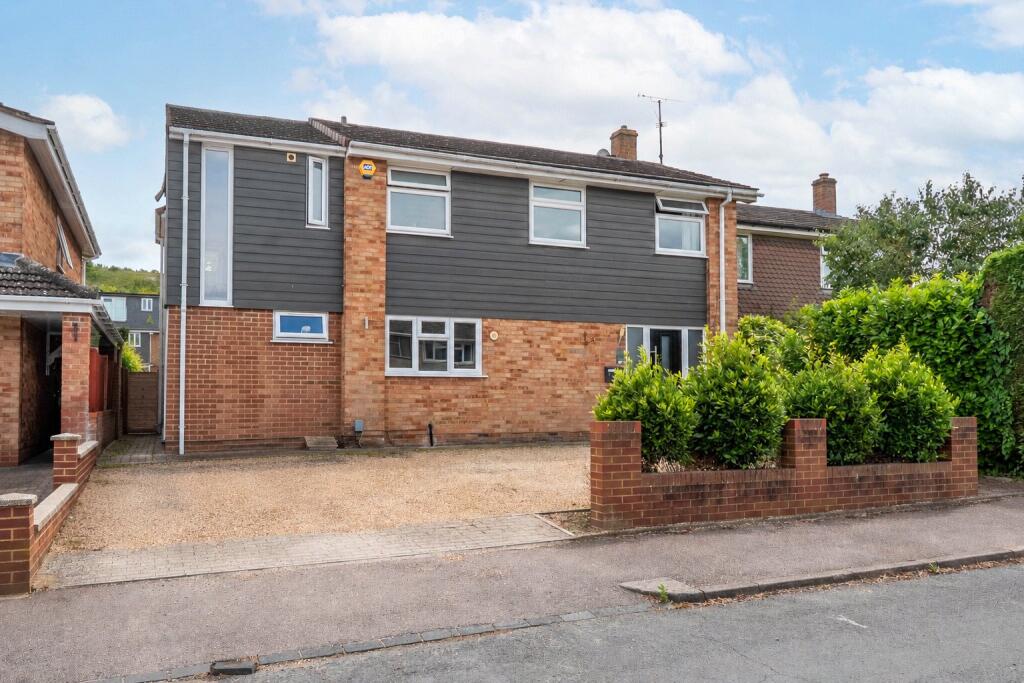 Main image of property: Lambs Close, Dunstable, Bedfordshire, LU5