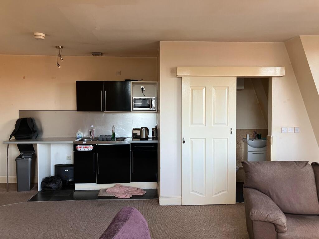 Apartment in Wakefield - View 4