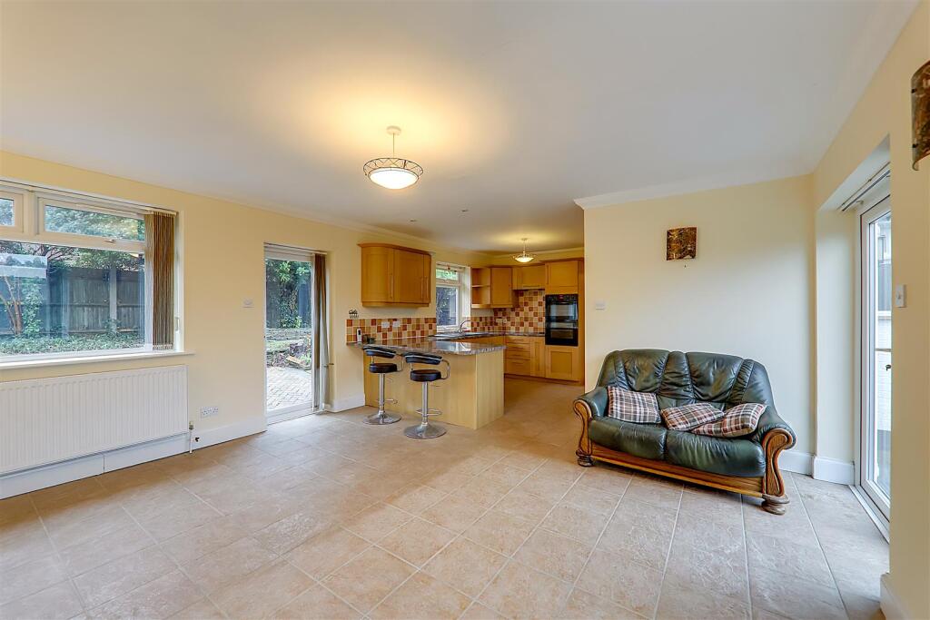 Coombe Rise, Findon Valley photo 4
