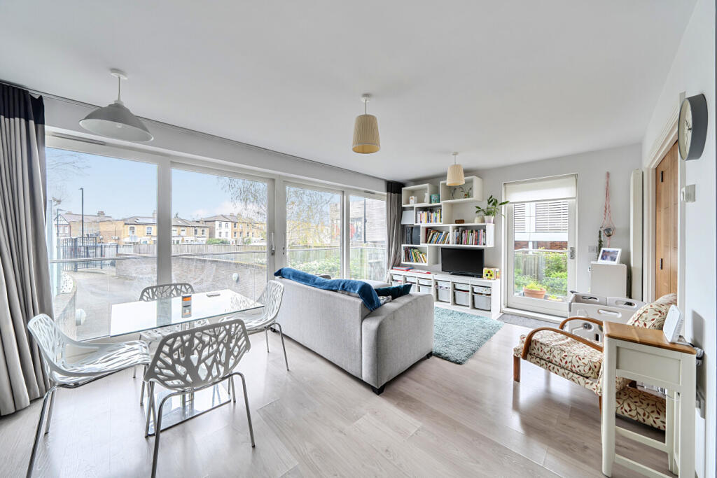 Main image of property: Park Road, London, N8