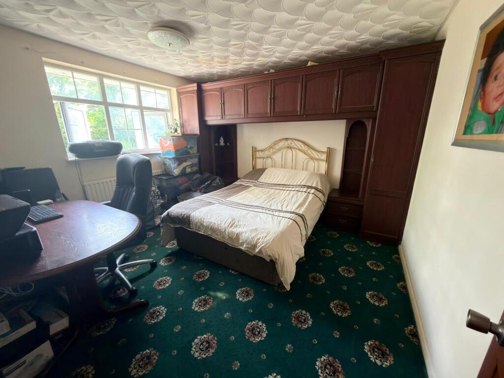 House in Slough - View 4
