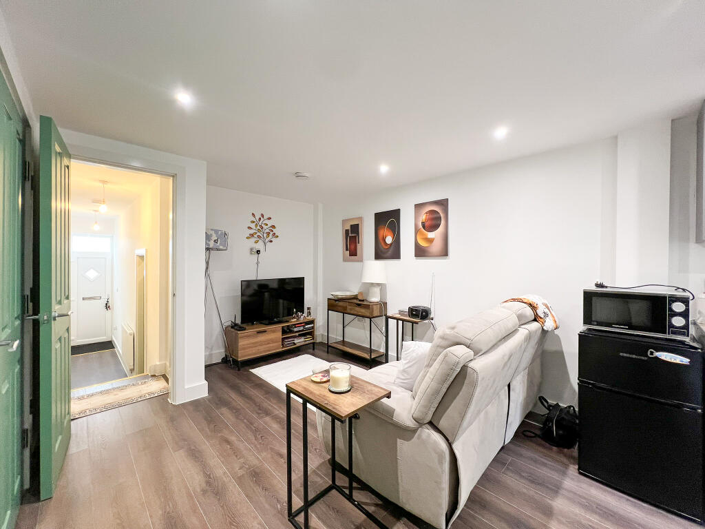 Gorton Road (Flat A & Flat B), Reddish photo 3