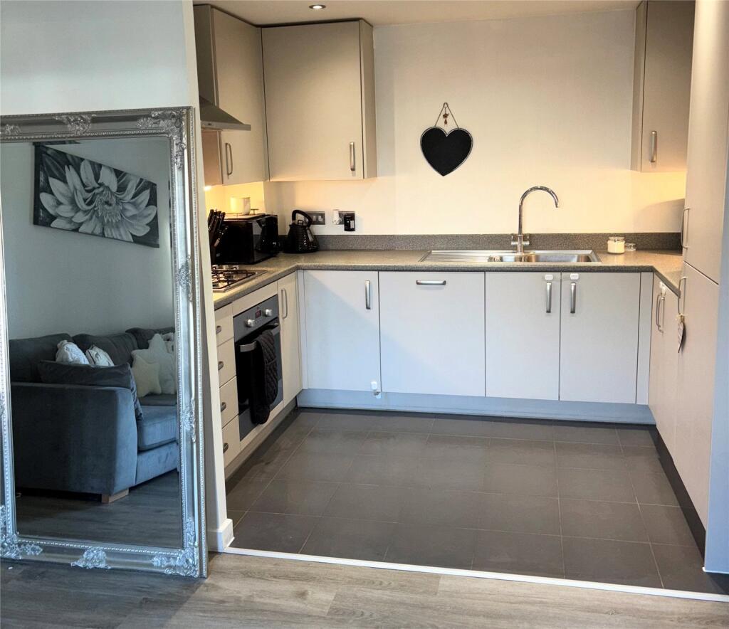 Apartment in Newbury, West Berkshire - View 3