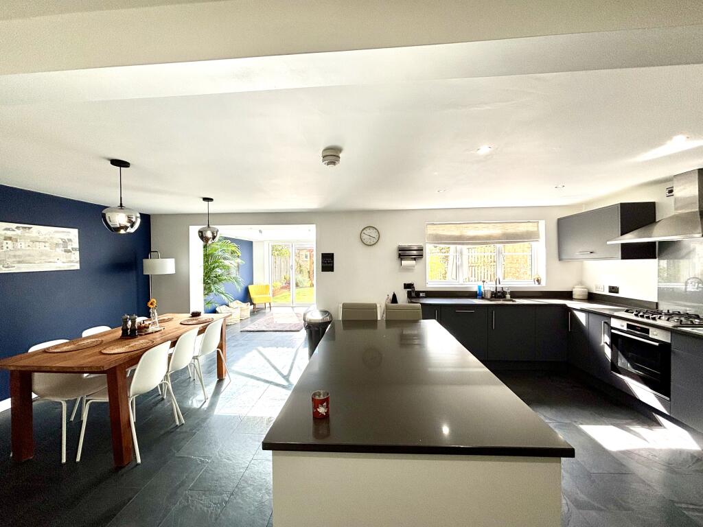 House in Bradford, Keighley - View 5