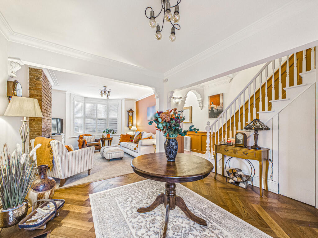 Cranleigh Drive, Leigh-on-sea, SS9 photo 2