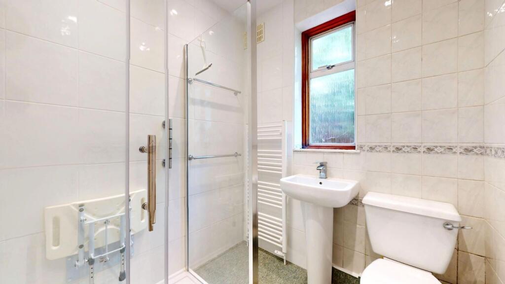 House in Romford - More