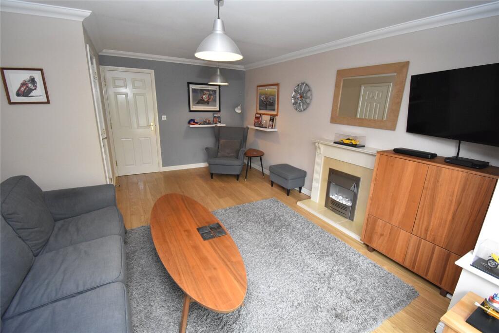 House in Houghton Regis, Central Bedfordshire - View 4