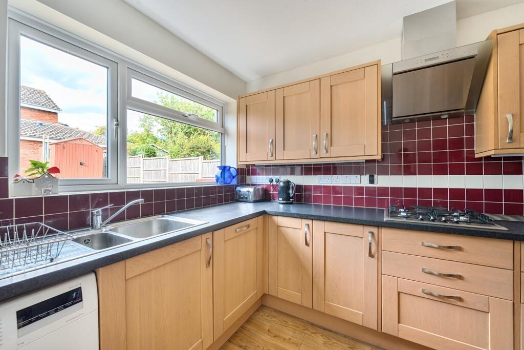 Fern Drive, Taplow, Buckinghamshire, SL6 photo 3