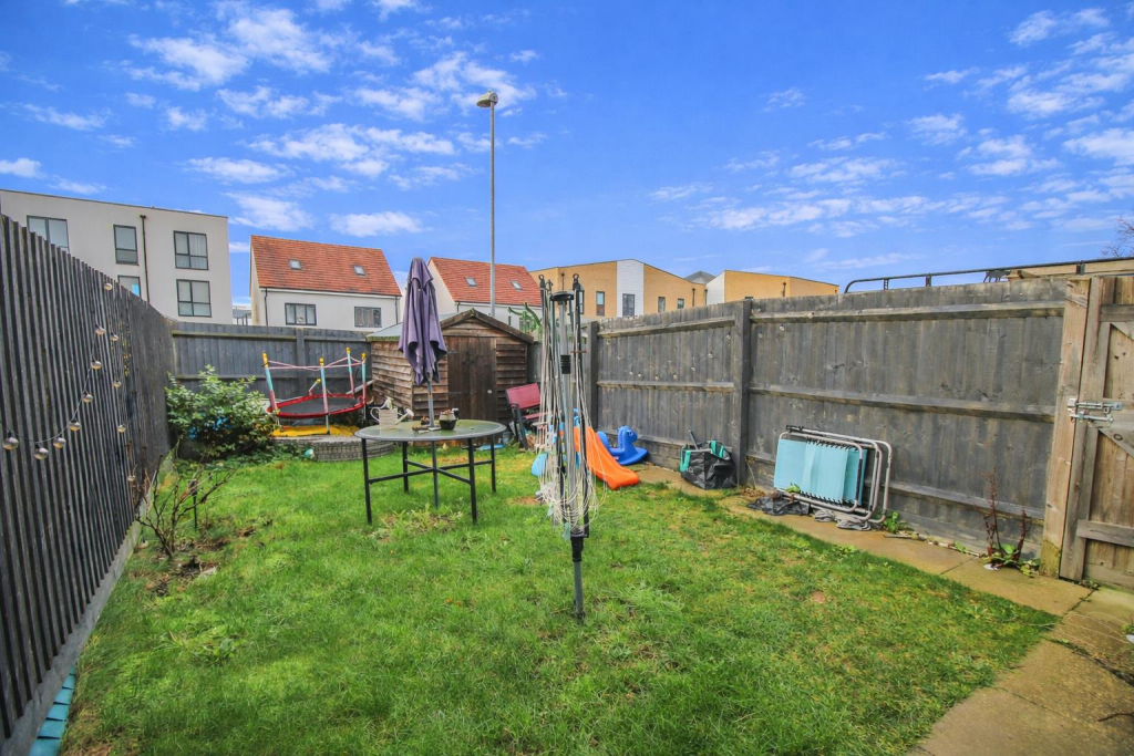 Juniper Road, Old Harlow photo 3