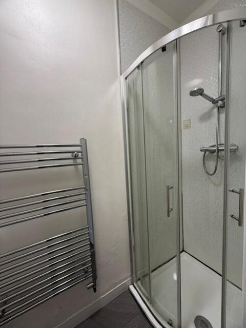 Apartment in London, Queensbury, Kenton - View 5