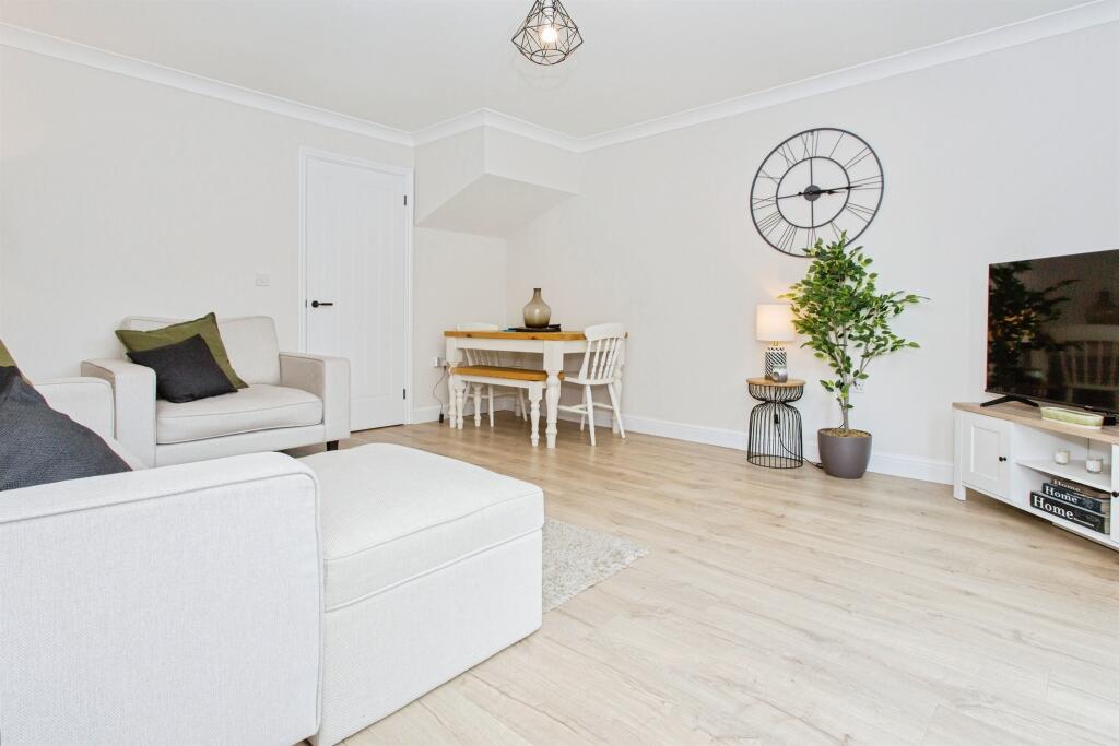 House in West Suffolk, Studlands Park, Newmarket - More