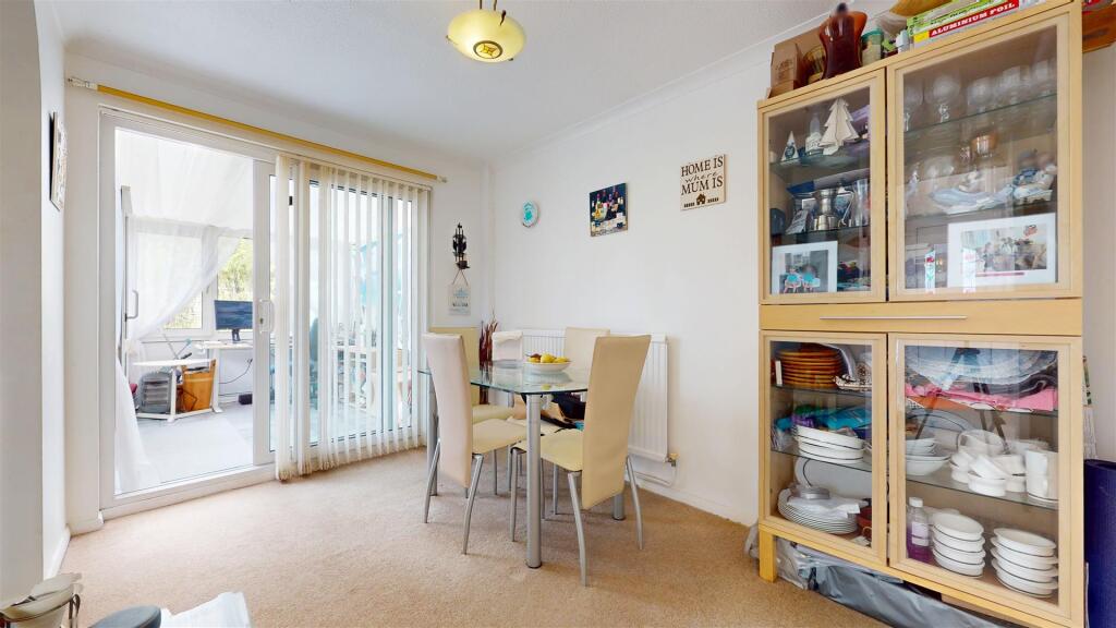 House in Milton Keynes, Downhead Park, Great Linford - View 5